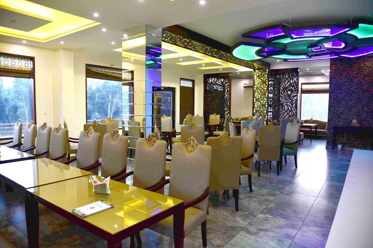 Fabhotel Kangra Roadway Inn Tanda Dış mekan fotoğraf